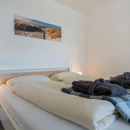 Sandkueste Mit Strandkorb & Indoor Spielplatz *