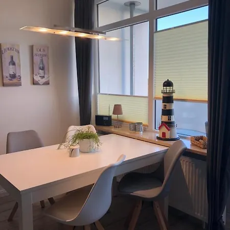 Sandkueste Mit Strandkorb & Indoor Spielplatz Heiligenhafen